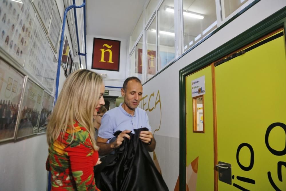 El Colegio Público Cuba renueva su biblioteca bajo el nombre de "Cecilio Gallego", padre de alumno e impulsor de las actividades del centro en sus inicios