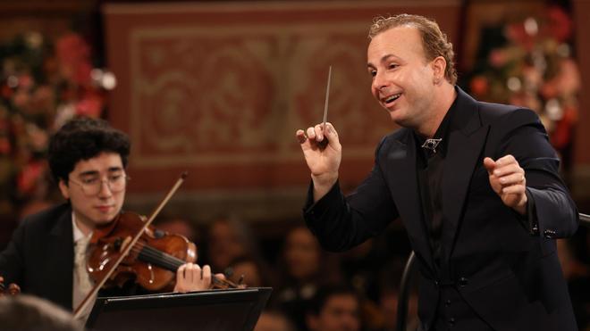 El maestro canadiense Yannick Nézet-Séguin, durante el Concierto de Año Nuevo, este 1 de enero de 2026 en Viena.