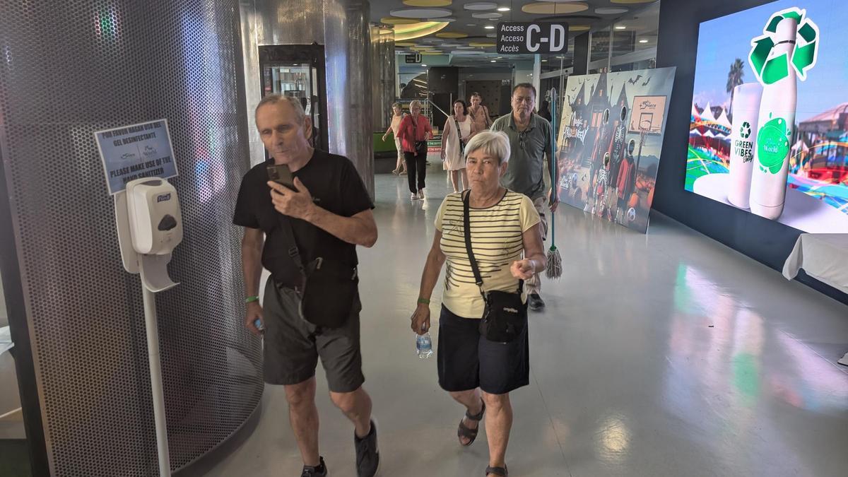 Turistas del Imserso llegando a Orpesa, en una imagen de la pasada temporada.