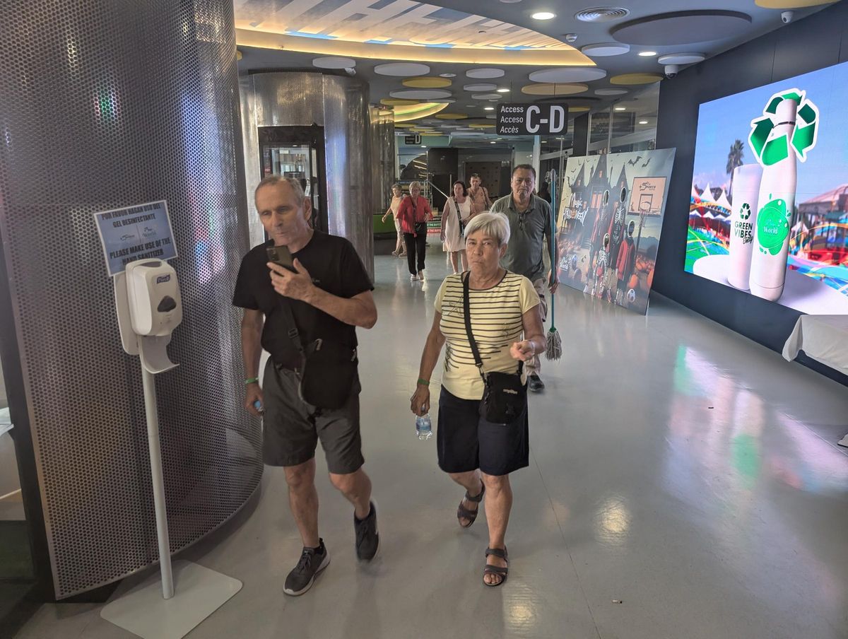 Turistas del Imserso llegando a Orpesa, en una imagen de la pasada temporada.