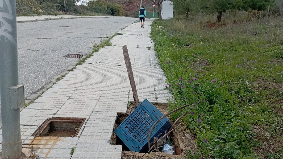 Miraflores del Palo: Actividad minera en la calle dedicada al Maestro Solano