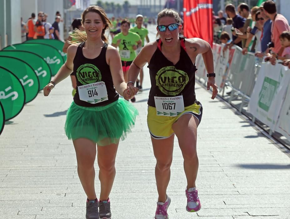 La ola de solidaridad venció a la ola de calor en la Carrera Solidaria Femenina de Vigo, en la que hubo mucha diversión