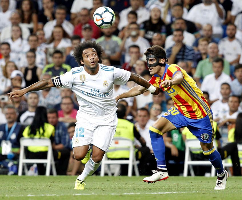 Instantes del partido disputado ayer entre el Valencia CF y el Real Madrid.