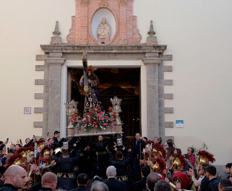 Masivo Via crucis de madrugada en Sagunt