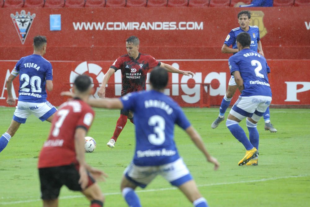 El partido entre el Mirandés y el Real Oviedo, en imágenes