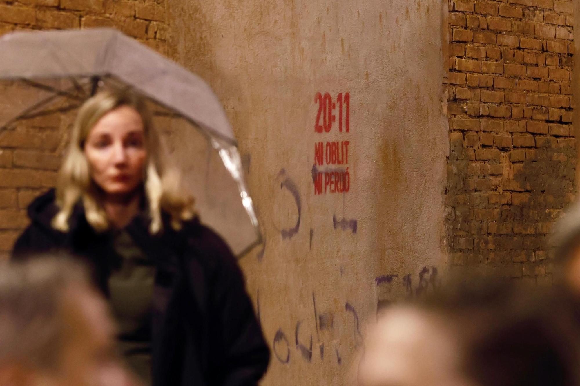 Minuto de silencio frente al garaje de la Torre donde murieron siete personas el 29-O