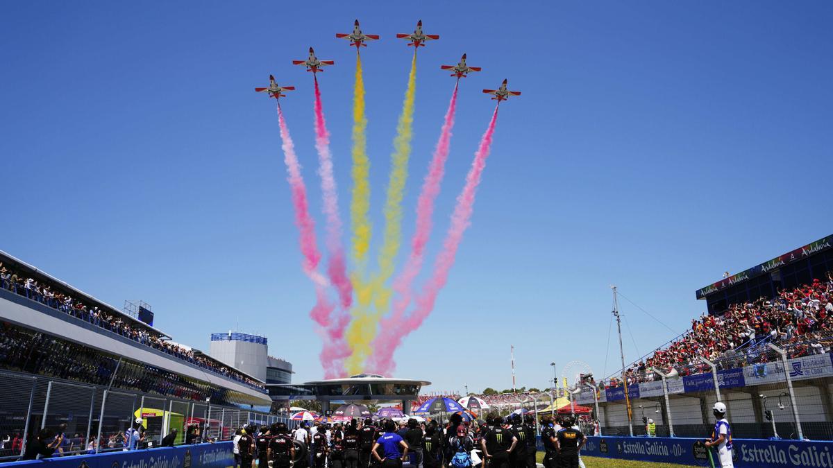 Jets fly over the track before the MotoGP race of the Grand Prix of Spain, at the Angel Nieto racetrack in Jerez de la Frontera, Spain, Sunday, April 27, 2025. (AP Photo/Jose Breton) Associated Press/LaPresse. EDITORIAL USE ONLY/ONLY ITALY AND SPAIN