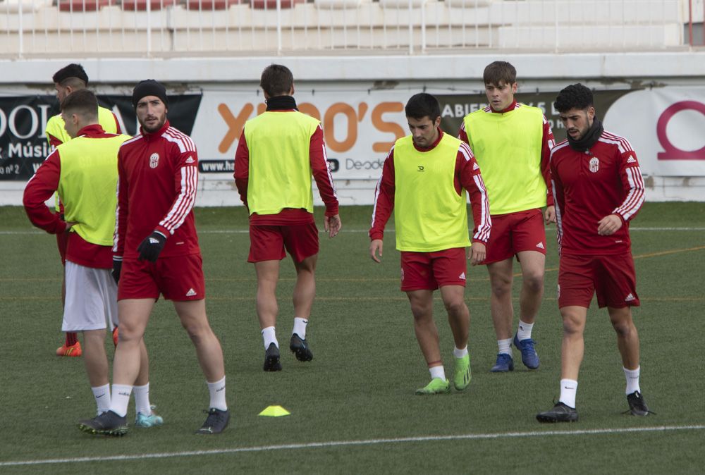 El CD Acero del Port de Sagunt entrena en el estadio Fornás antes del encuentro frente al Torrent