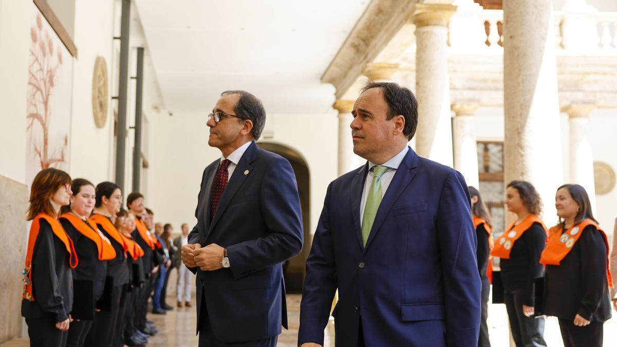 Juanfran Pérez Llorca acude al acto de investidura del rector de la Universitat de València, este miércoles.