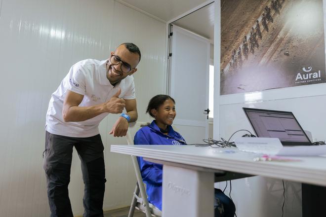 El camión solidario de Aural regresa a la Titan Desert Marruecos 2026 para atender problemas auditivos en el desierto