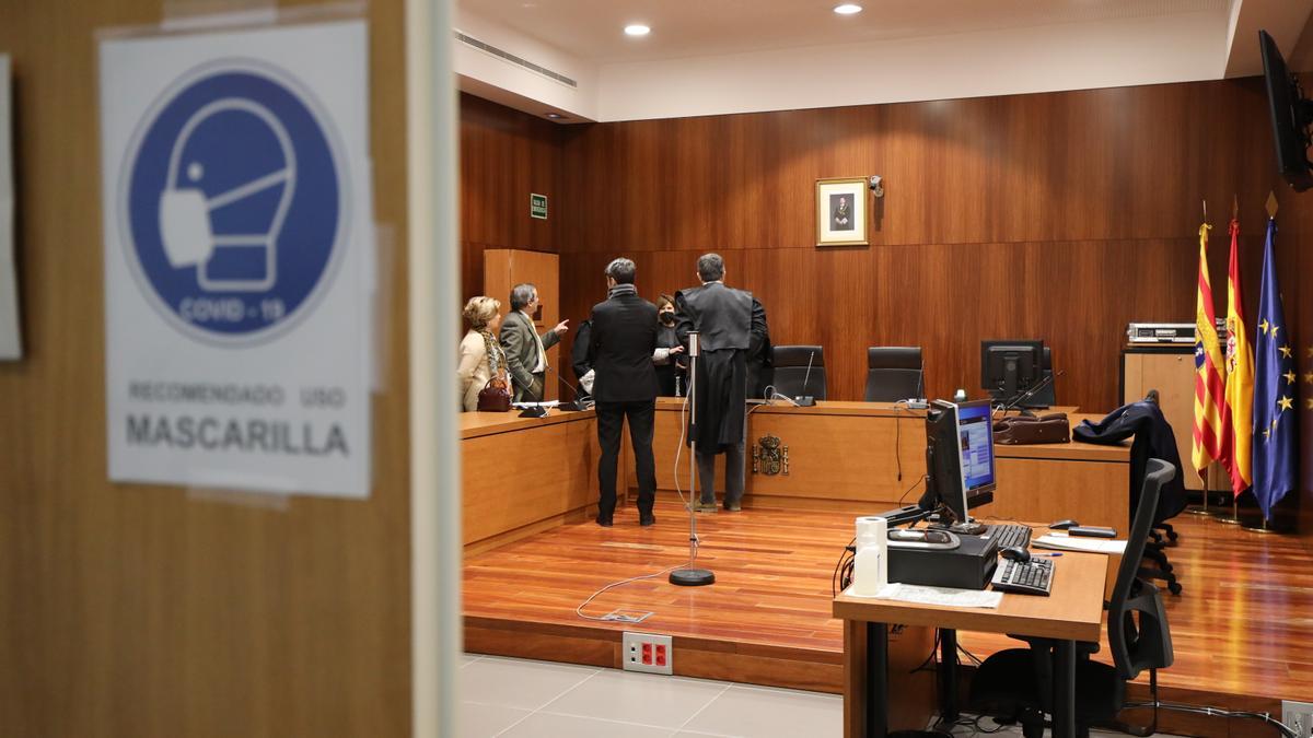 Momentos previos a la suspensión de un juicio en la Audiencia Provincial de Zaragoza por la huelga de secretarios judiciales.