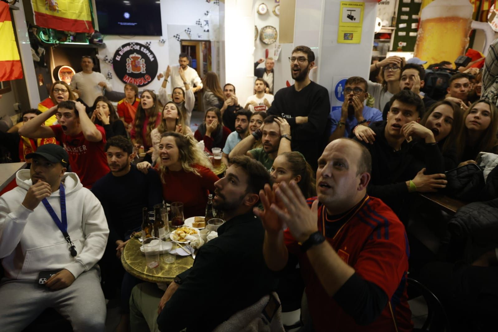 La hinchada llena bares y terrazas para seguir el Marruecos - España