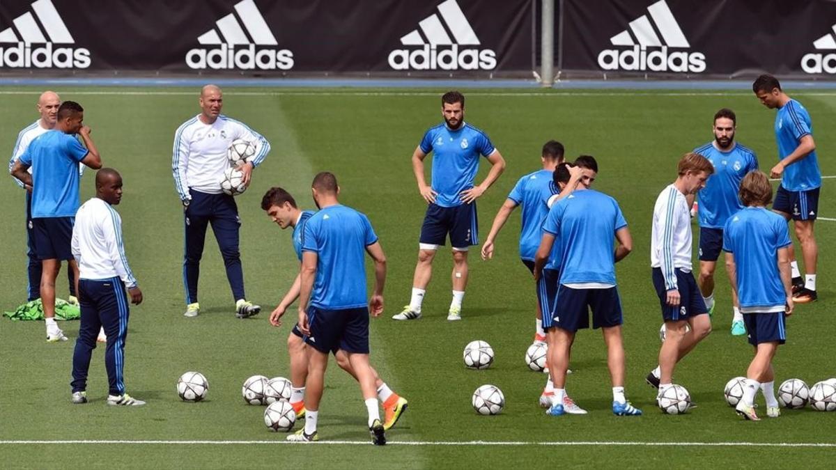 Los jugadores del Real Madrid, durante un entrenamiento
