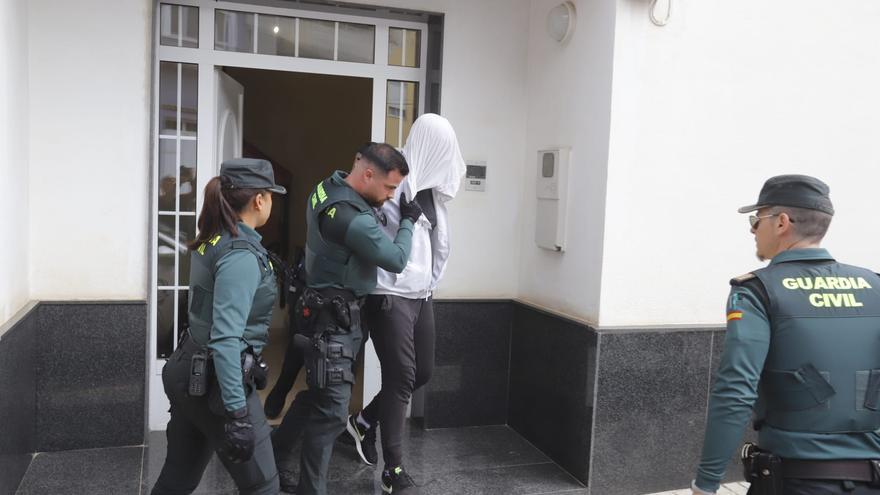La Guardia Civil registra la casa del presunto asesino de la maestra asesinada en Rafelcofer