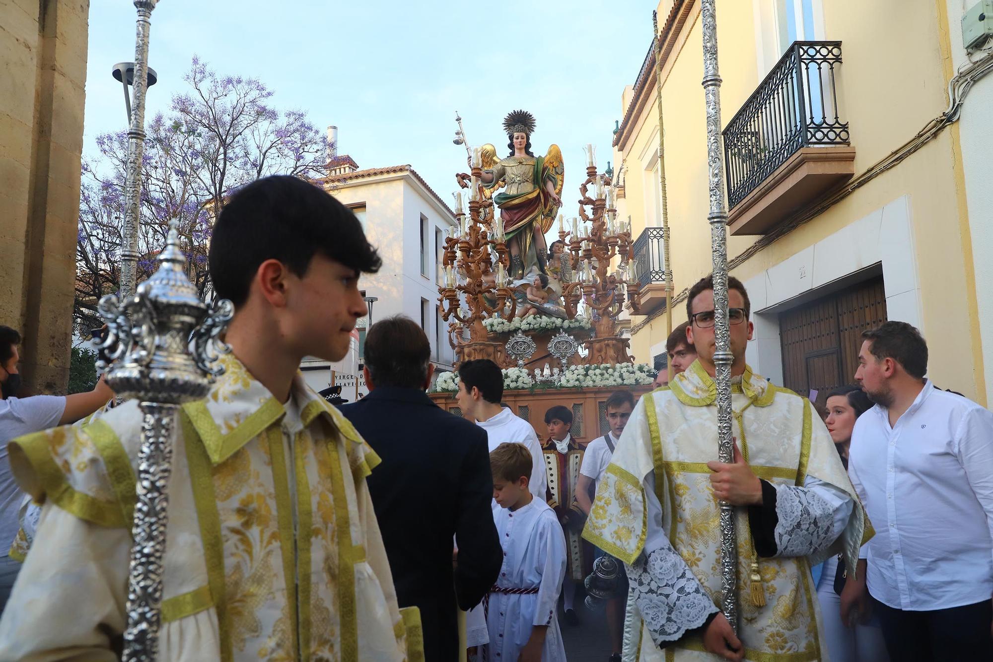 San Rafael procesiona por las calles de Córdoba