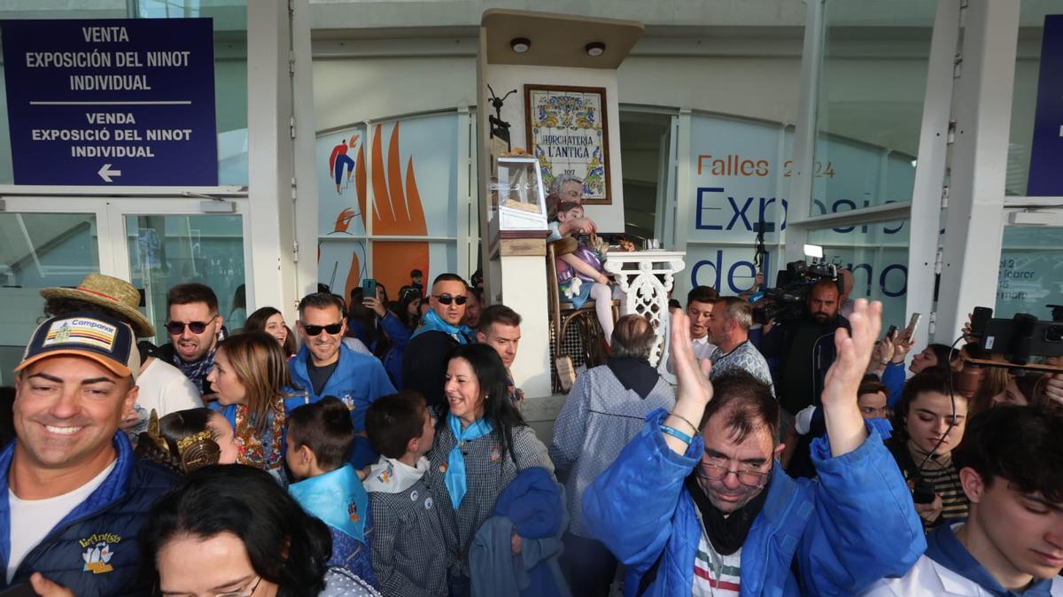 L' Antiga festeja su tercer triunfo consecutivo del Ninot Indultat