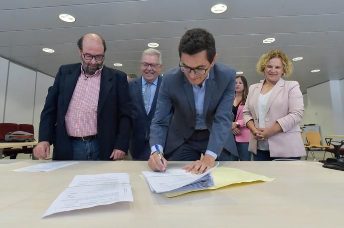 17-04-2019 LAS PALMAS DE GRAN CANARIA. Coalición Canaria presenta candidaturas 26M en la Junta Electoral Provincial de Las Palmas  | 17/04/2019 | Fotógrafo: Andrés Cruz