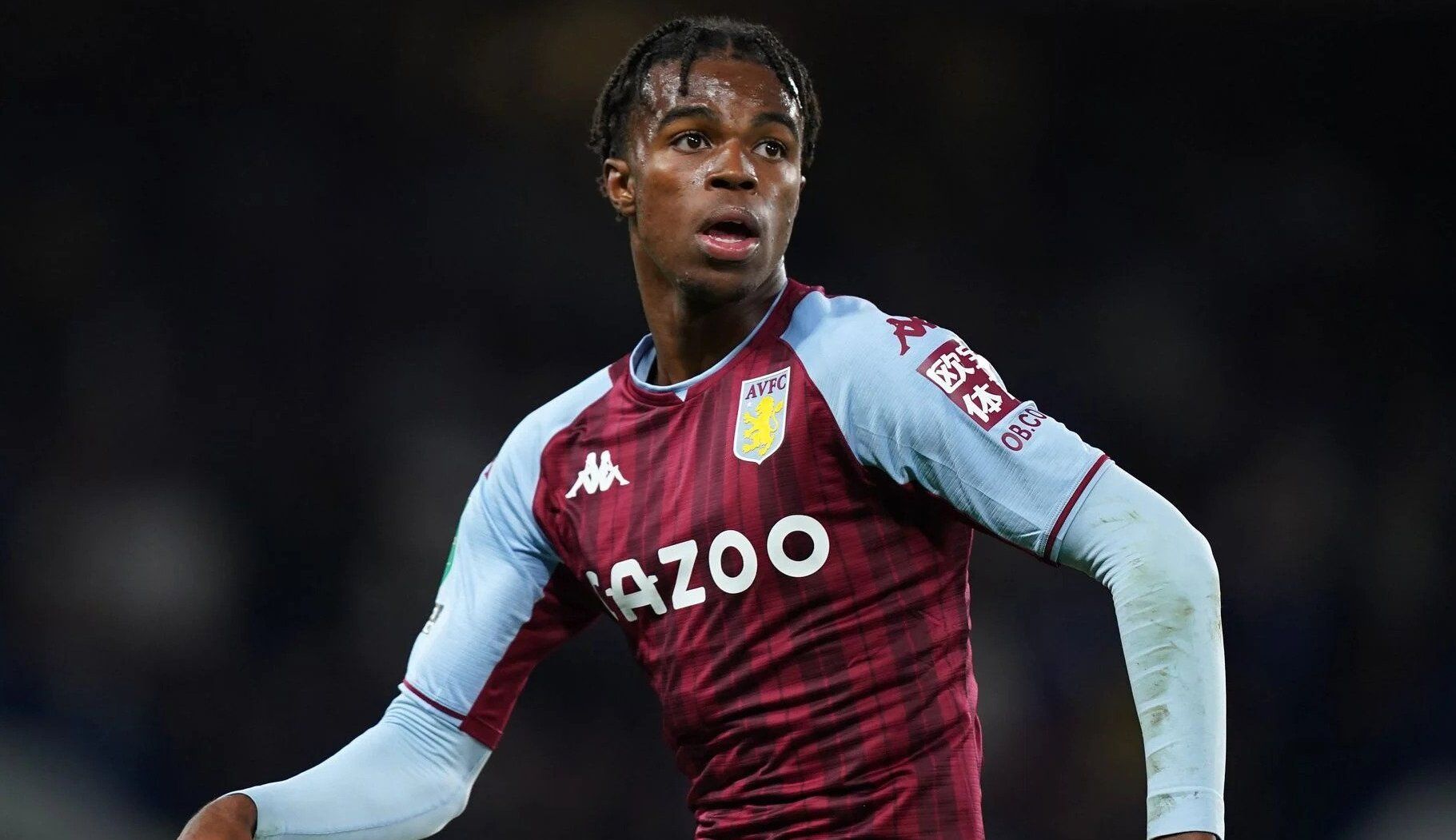 Carney Chukwuemeka con el Aston Villa