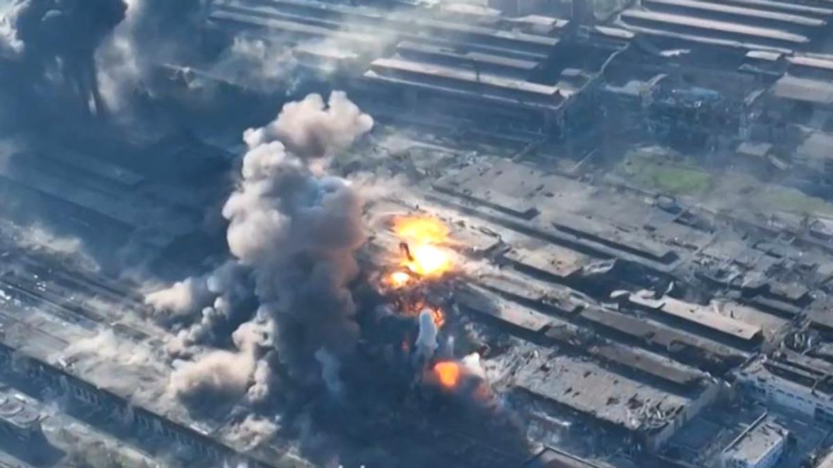 Explosiones en la planta siderúrgica Azovstal de Mariupol