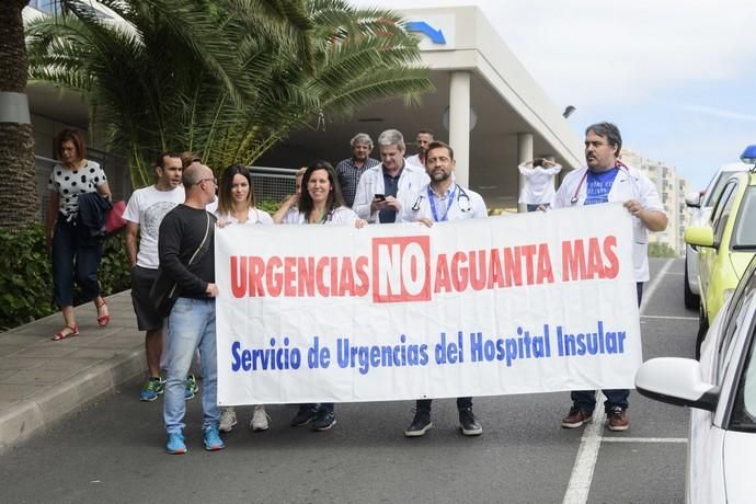 Concentración de médicos y personal sanitario como protesta por la situación del área de Urgencias.  | 25/04/2019 | Fotógrafo: Tony Hernández