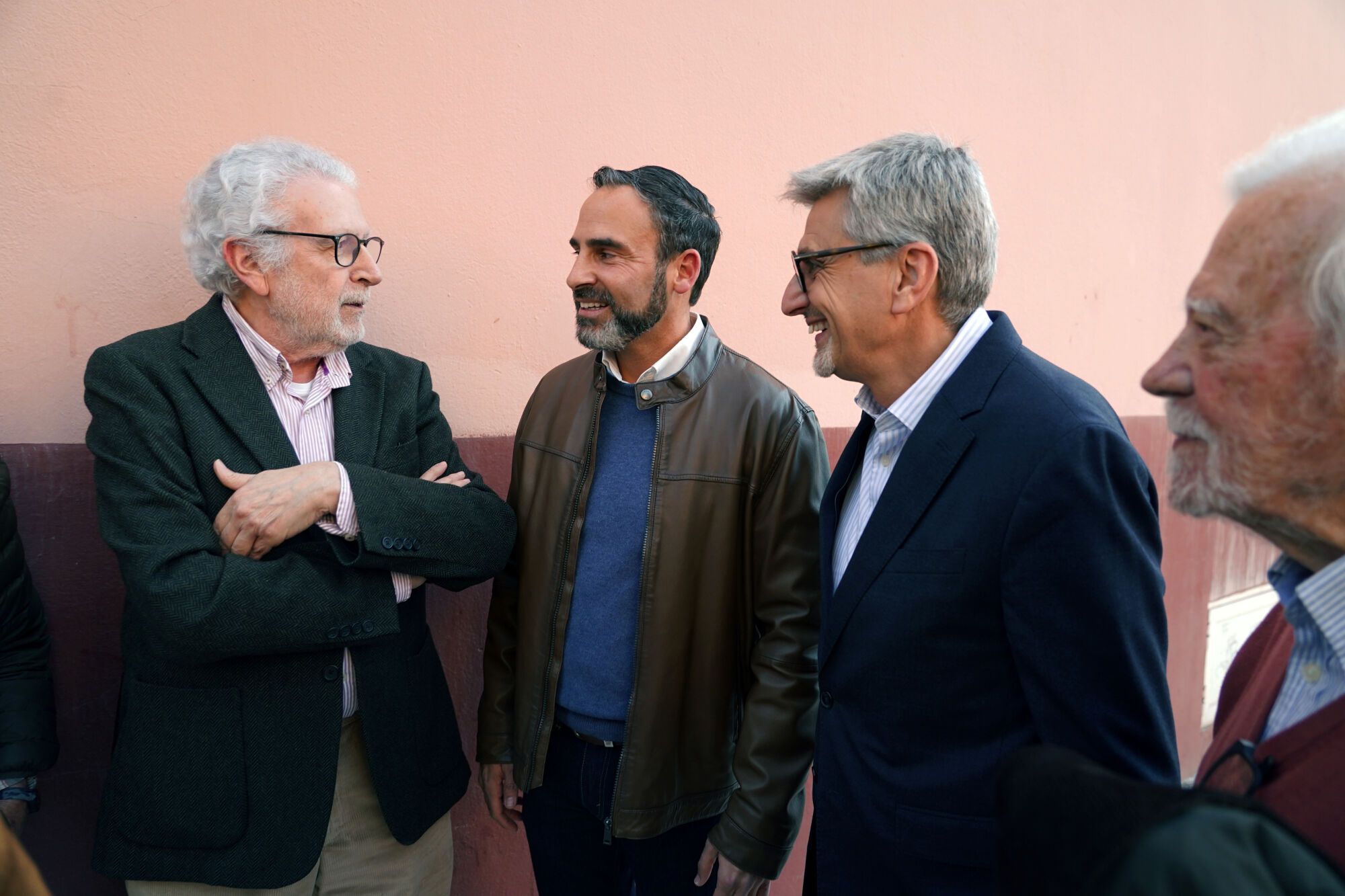 Josele Aguilar, nuevo secretario general del PSOE de Málaga, con exlíderes provinciales del partido y expresidentes de la Diputación