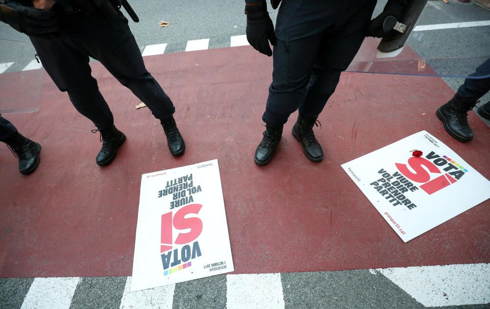 Imatges dels manifestants que han sortit als carrers de Barcelona, ja de tarda.