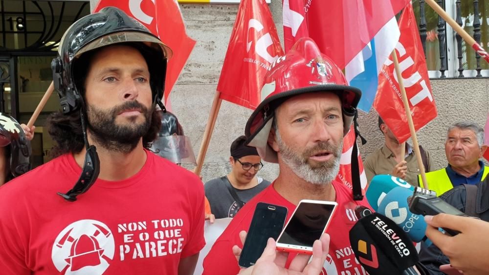 Los bomberos de Vigo, en huelga indefinida