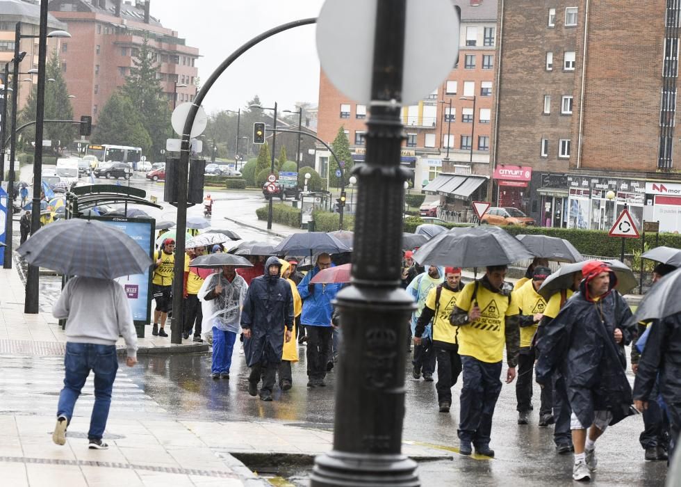 Marcha de trabajadores de Alcoa entre Avilés y Oviedo