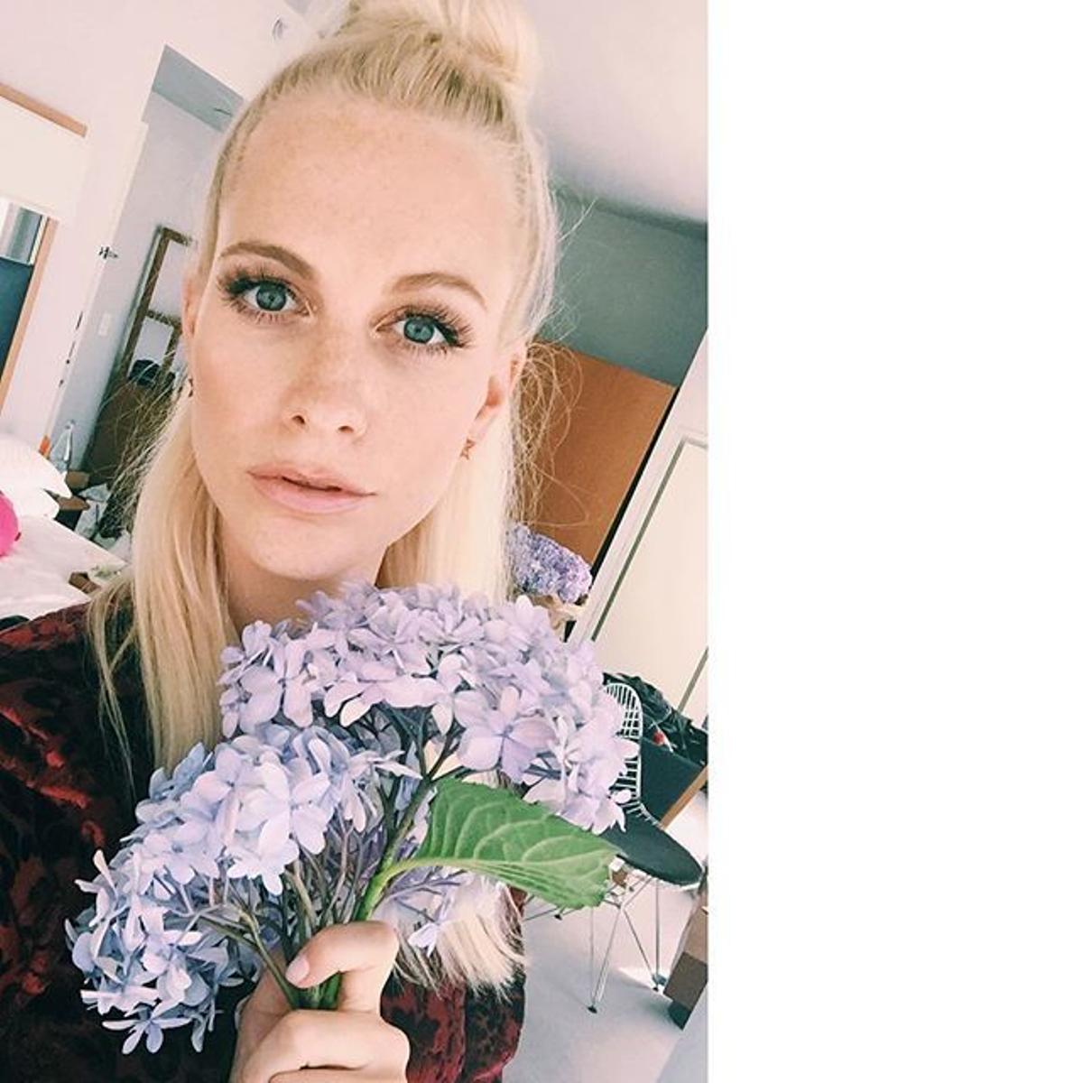 El recogido sencillo de Poppy Delevingne