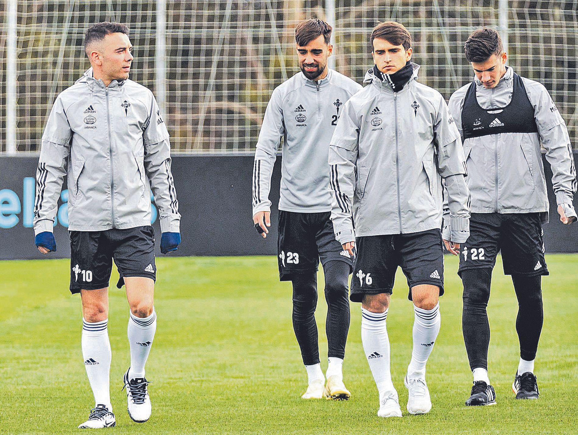 Iago Aspas, Brais Méndez, Denis Suárez y Santi Mina, durante un entrenamiento en la ciudad deportiva de Mos. 