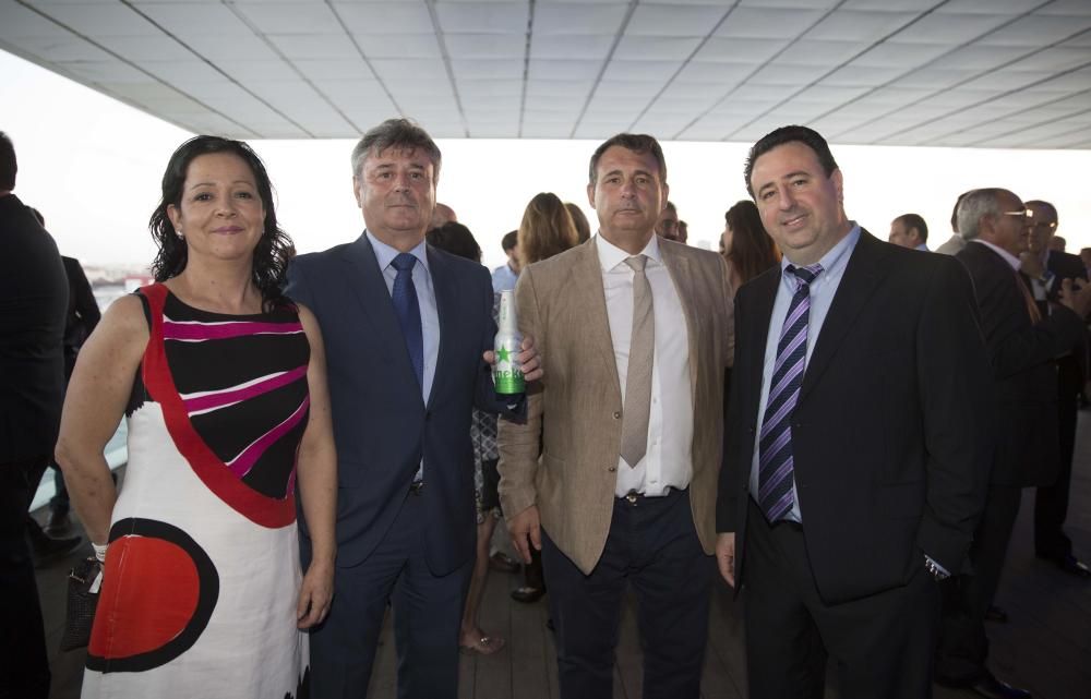 Fiesta de inauguración en el renovado Veles e Vents.