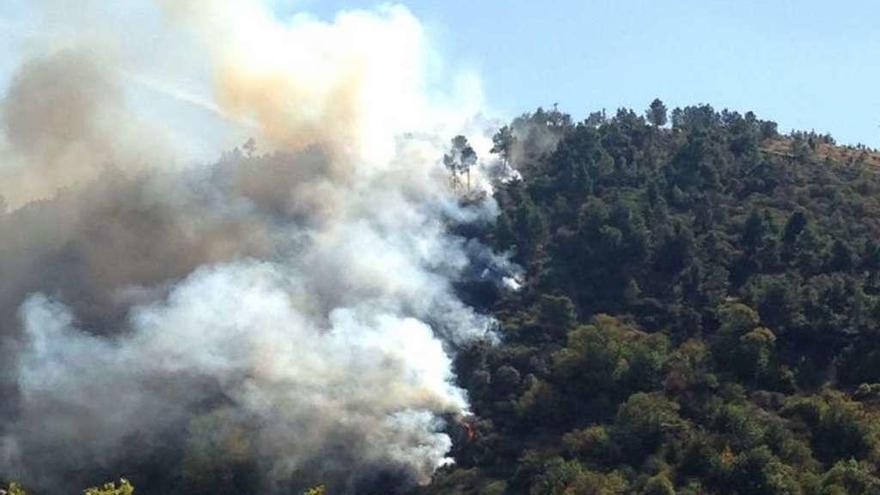 Un incendio en el Monte Pajariel el pasado mes de septiembre.