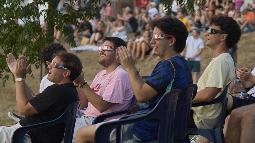 Girona viu l’eclipsi entre emoció i núvols
