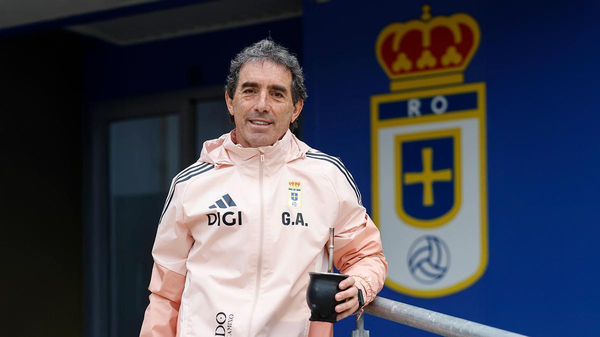 Guillermo Almada, entrenador del Oviedo, confirmó que abandona el club en junio