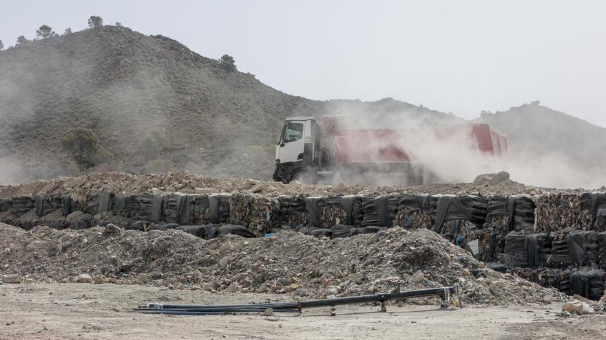 Nace en Aigües una plataforma de afectados por el vertedero de El Campello