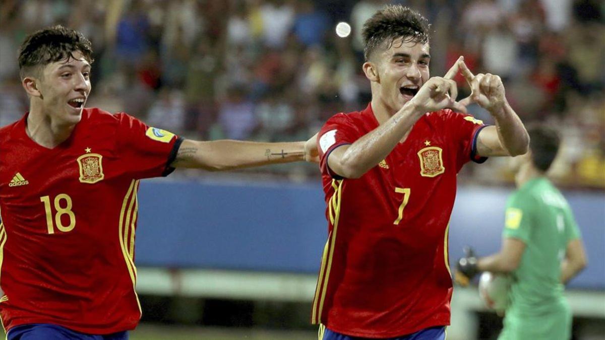 El valencianista Ferran Torres celebra un tanto con la selección española Sub-17