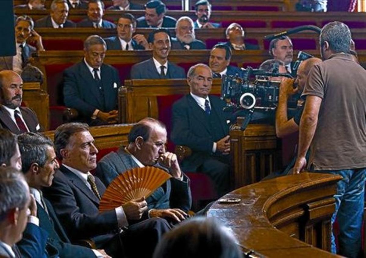 Retorn al passat 8 Un moment del rodatge de ’Clara Campoamor, la dona oblidada’, ahir al Parlament. Retorn al passat 8 Un moment del rodatge de ’Clara Campoamor, la dona oblidada’, ahir al Parlament.