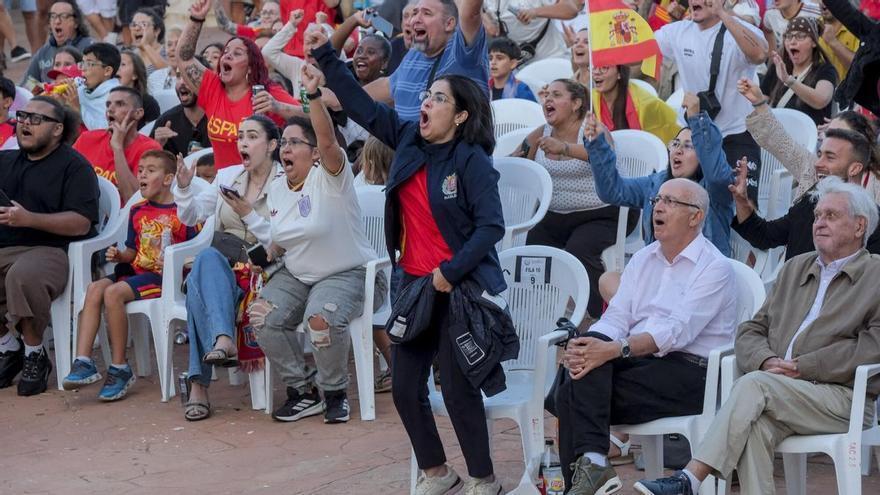 Ambiente del España-Bélgica de cuartos de final del Mundial 2026 en Plaza Don Benito