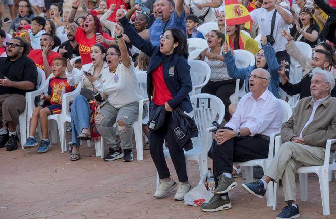 Ambiente del España-Bélgica de cuartos de final del Mundial 2026 en Plaza Don Benito