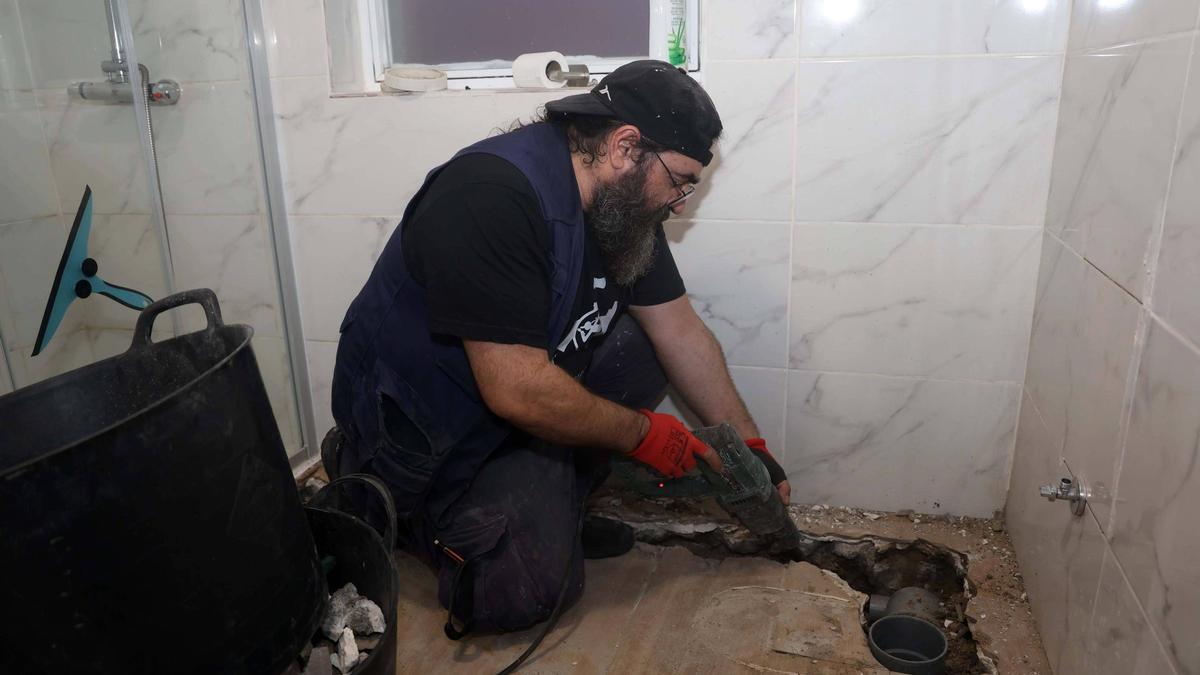 Víctor Freijeiro, uno de los úlitmos fontaneros de la ciudad.