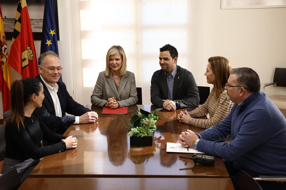 La consellera Gabriela Bravo y el alcalde de Paterna, Juan Antonio Sagredo, reunidos este miércoles.