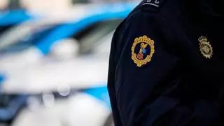 Un torniquete salva la vida a una pescadera del Mercado Central de València herida grave al clavarse unas tijeras
