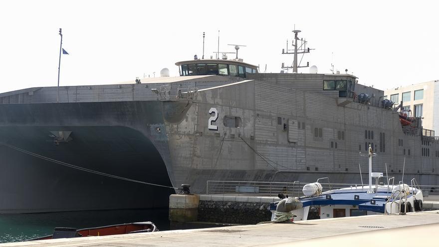 ¿Qué hace un catamarán de la marina de EEUU varado en el Puerto de Las Palmas?