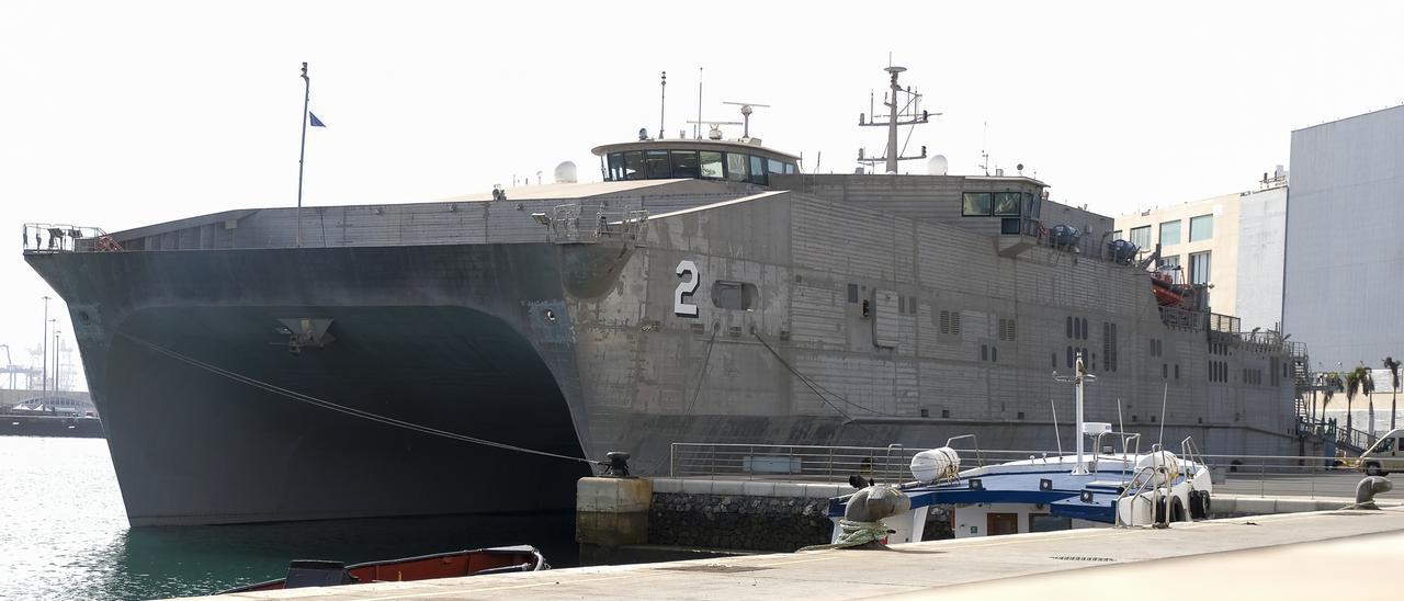 PUERTO LAS PALMAS: Un catamarán anfibio de la marina de EE UU causa  sensación en el Puerto de Las Palmas