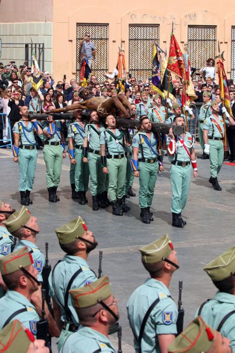 Tras desembarcar en el puerto de Málaga, la Compañía de Honores de la X Bandera del Tercio 'Alejandro Farnesio', IV protagoniza uno de los momentos más intensos de la Semana Santa de Málaga