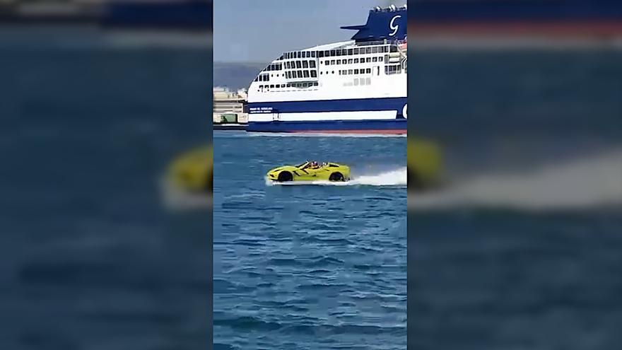 El sorprendente Ferrari que navega en las aguas del Puerto de Palma