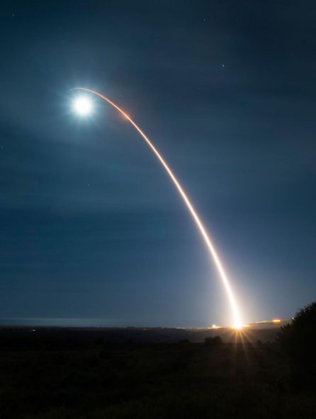 Els EUA reinicien els assajos nuclears després d’acusar altres països d’haver fet el mateix Els EUA reinicien els assajos nuclears després d’acusar altres països d’haver fet el mateix