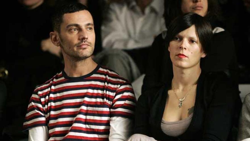 Bimba Bosé, junto a su amigo David Delfín.