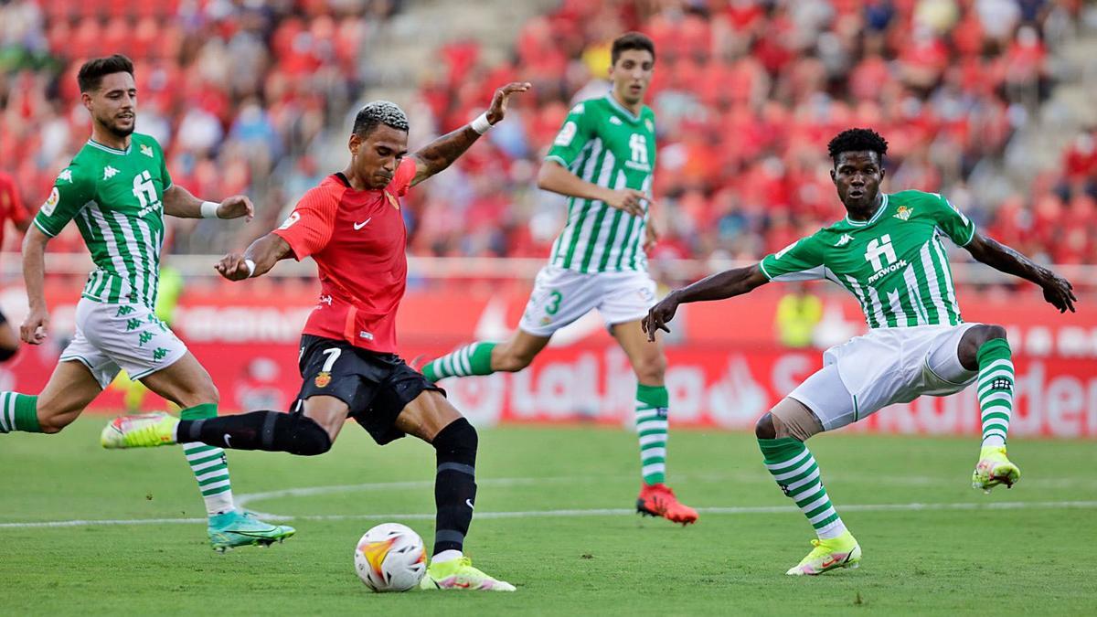 Jordi Mboula galt lange Zeit als Flop. Nun dreht der Flügelspieler in der ersten Liga so richtig auf. | FOTO: BOSCH