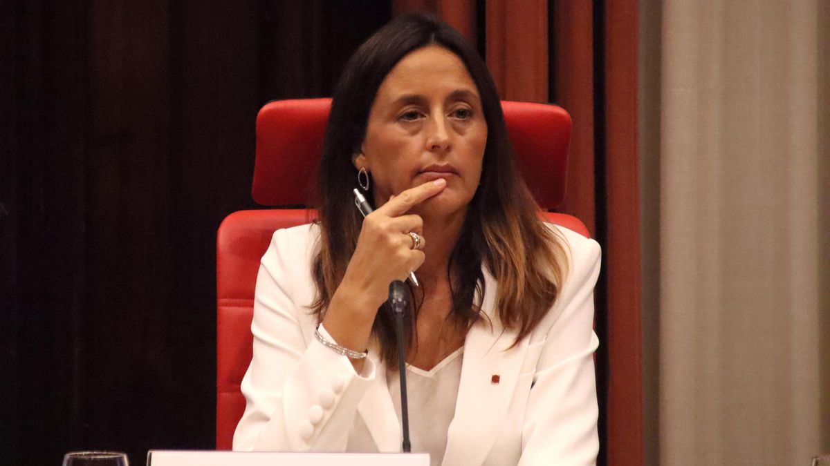 La consellera de Educació, Esther Niubó, este jueves en al Comisión de Educacióm en el Parlament.